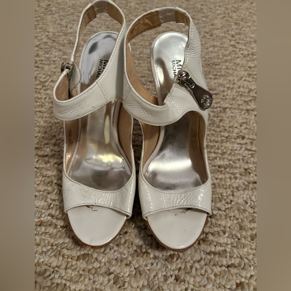 Good condition  Michael Kors zip up pumps size 7